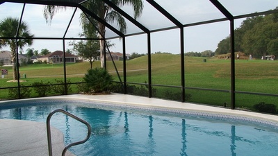 Do all pools need a birdcage enclosure in Florida?